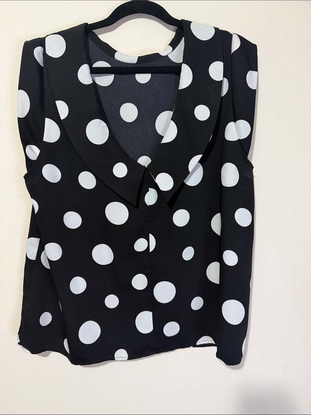 ELOQUI Polka Dot V-Neck Sleeveless Top - Black & White